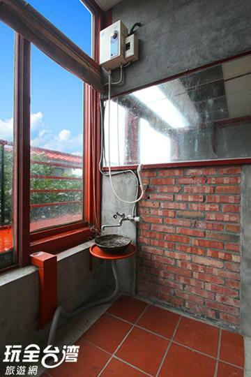 Museum Traveler'S Bnb Sanzhi Exterior photo