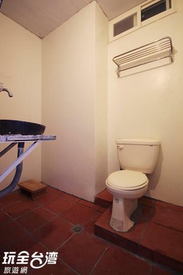 Museum Traveler'S Bnb Sanzhi Exterior photo